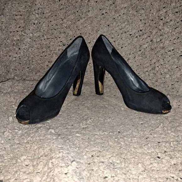 STUART WEITZMAN-Black Suede Peep Toe Pumps-Gold Inner Heel-Sz 8.5-Excellent - Picture 4 of 8